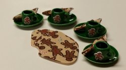 8 Piece Green Gingerbread Man Dinner set w/ Placemats & Napkins