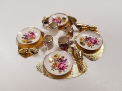 8 Piece Pink Rose w/ Yellow Daisy Dinner Set, Gold Placemats