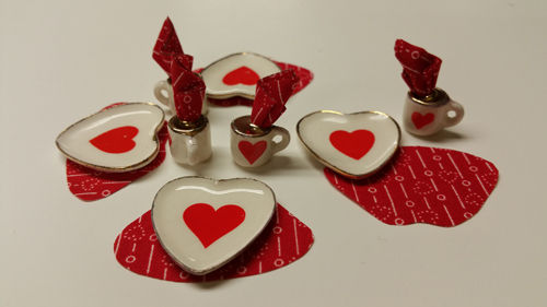 8 Piece Heart Decal/ Red Dinner Set w/ Placemats & Napkins - Click Image to Close