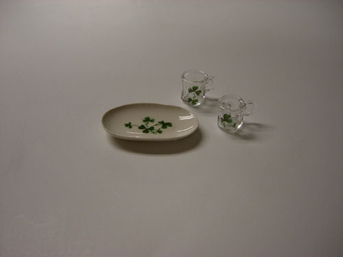 Half Scale Shamrock Tray & Beer Steins - Click Image to Close